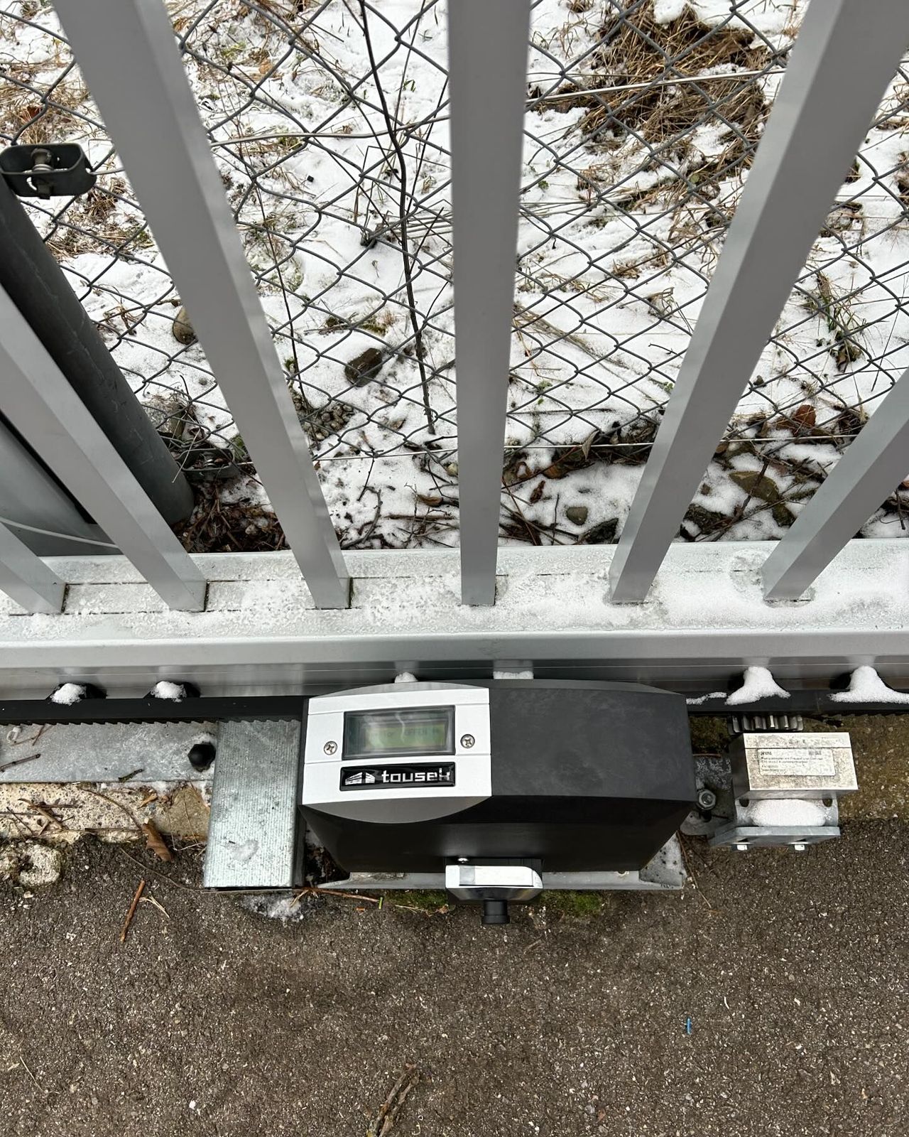 Antrieb eines Schiebetors im Detail